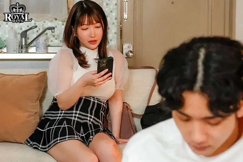 Waking up to find my room flooded and a busty classmate in a soaked futon! Despite her usual arrogant attitude, she came seeking comfort... Yumi Rimu[Origin]