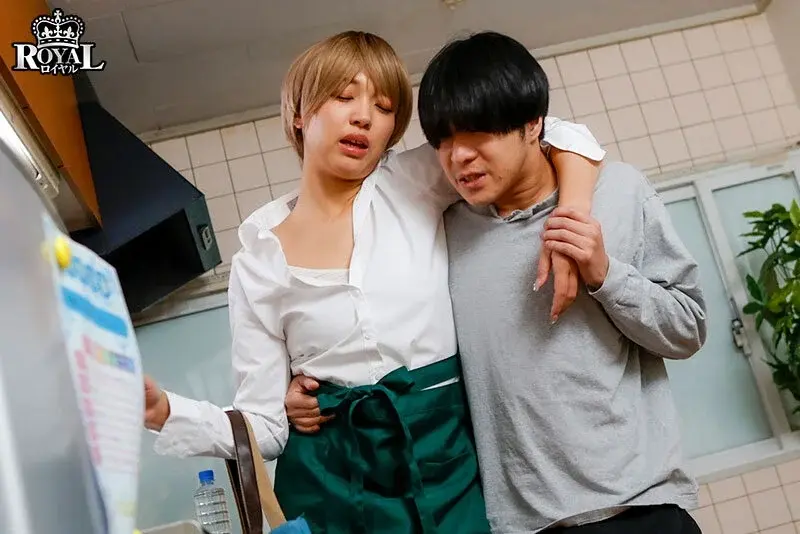 Tomboy girl Himari Kinoshita surprises with her mature lingerie and unexpectedly voluptuous figure featuring an amazing curvy bottom[Origin]