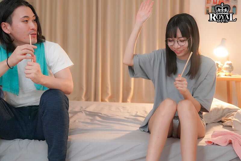 王様ゲームで急接近した隠れ淫乱な地味巨乳と、一泊二日のラブラブ中出しセックス。 雛乃ゆな