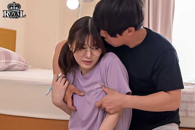 清楚で超内気な義妹を連日チクハラしてたら超敏感早漏体質になってイキまくり！下品な顔してイキまくる変態女子に豹変。 鳳みゆ