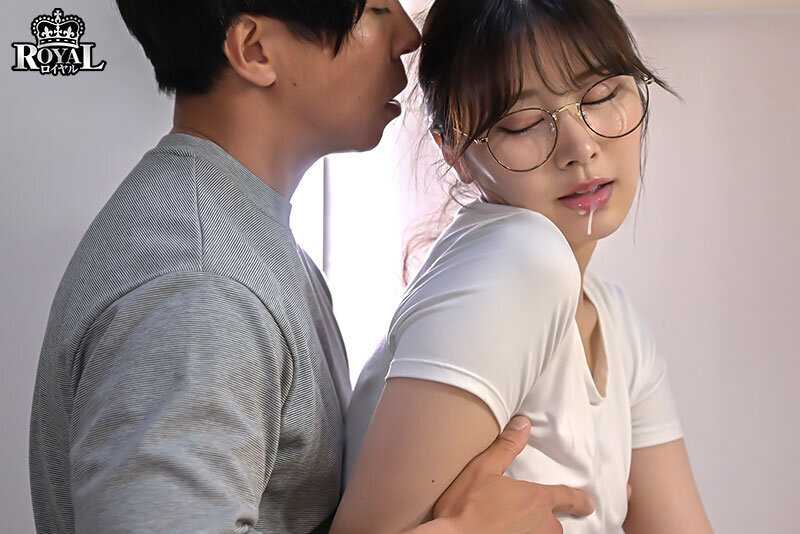 清楚で超内気な義妹を連日チクハラしてたら超敏感早漏体質になってイキまくり！下品な顔してイキまくる変態女子に豹変。 鳳みゆ