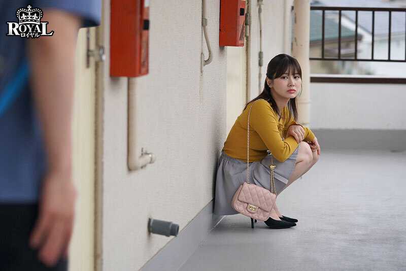 毎日泊まりに来る彼氏持ちの女友達から無自覚に誘惑され、勇気を出せず生殺し状態になった僕。 鳳みゆ