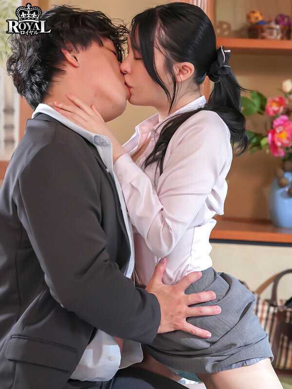 朝起きたら部屋に浴衣がはだけた後輩女子社員！いつも生意気で悪態ばかりついてくるのに、甘えてきたので… 黒島玲衣