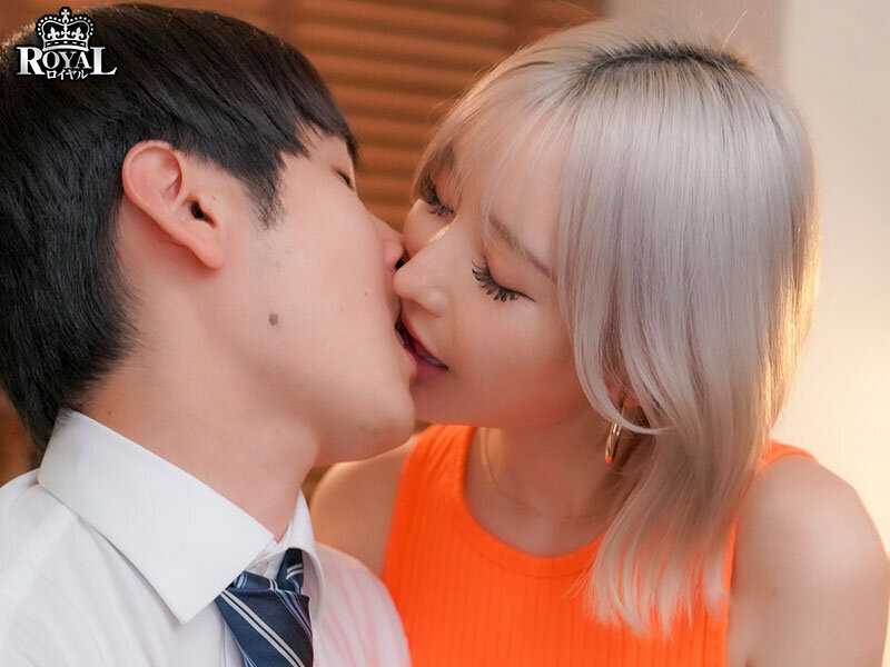 隣人ガチャUR確定演出。隣に引っ越してきたのはノーブラ乳首ポッチの美乳お姉さん。 百永さりな