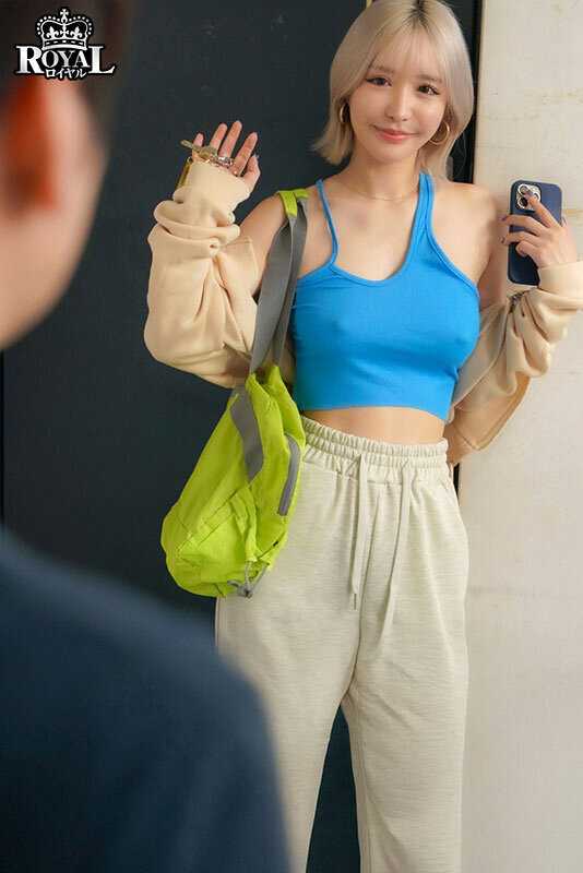 隣人ガチャUR確定演出。隣に引っ越してきたのはノーブラ乳首ポッチの美乳お姉さん。 百永さりな