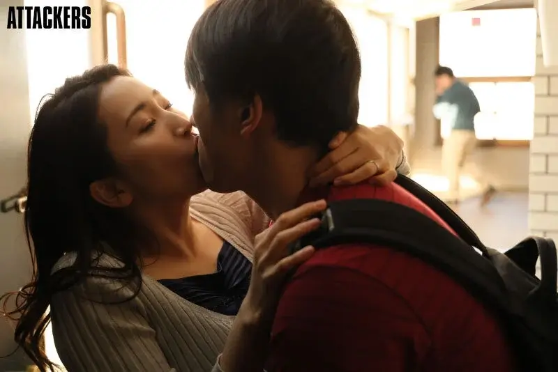 Finally, my mother-in-law whispered to me, Please release inside me. - Hikari Kisaki[Origin]