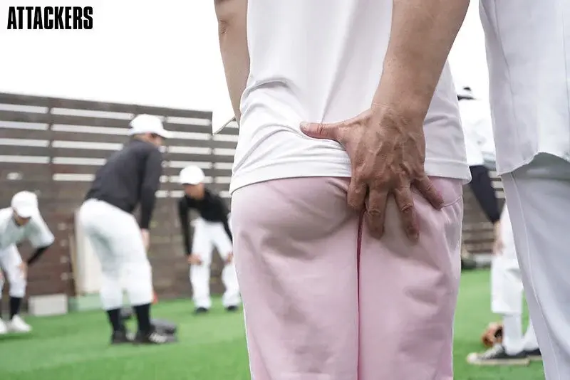 Konatu Kashiwagi - The female manager of the baseball team is forced to provide sexual services to the faculty advisor every day.[Origin]