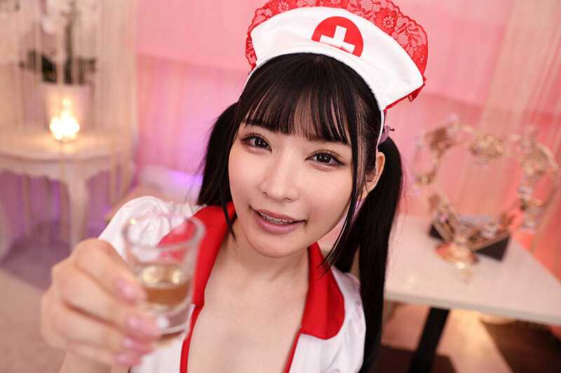 VR-Induced Transformation: A Mischievous Tale of a Cafe Hostess Who Becomes Wild After Drinking - Featuring Sakura Kurumi[Origin]