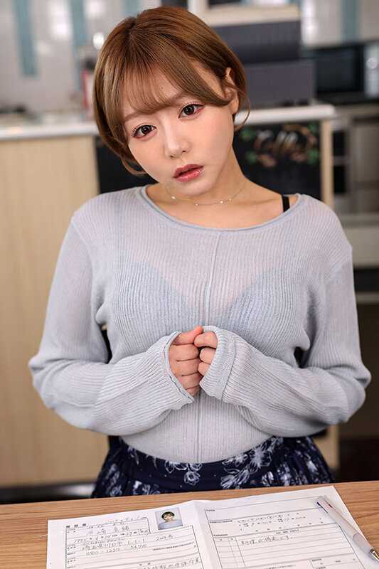 The fate of a VR single mother - 30 minutes before picking up her child from daycare after closing time. An unsightly woman who easily allows massive creampies for the manager who hired her, unbecoming of someone with children.[Origin]