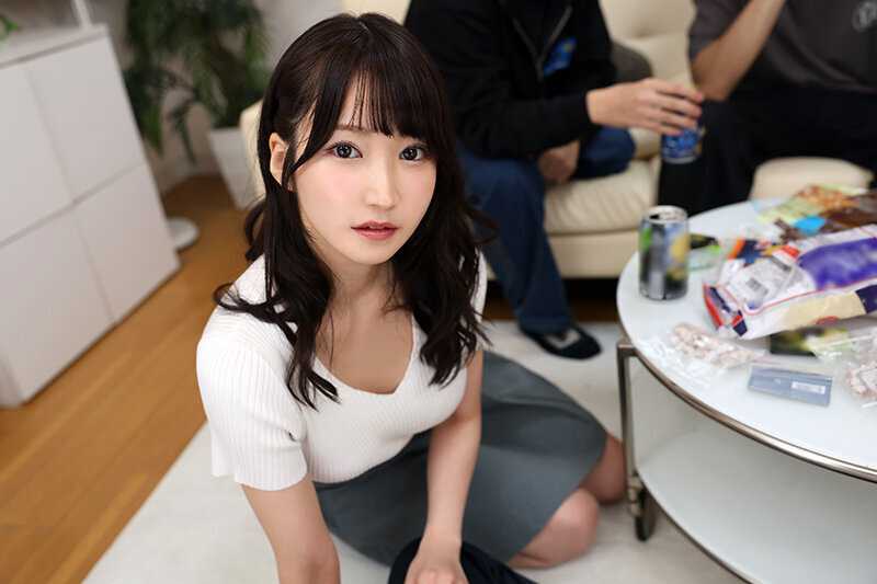 Missing the last train, I stayed at my senior coworker's house that night... After her bath, she showed me her unguarded appearance, and when I couldn't hold back anymore, she let me have sex with her while fondling her bowl-shaped breasts. By Shiori Yorimoto[Origin]