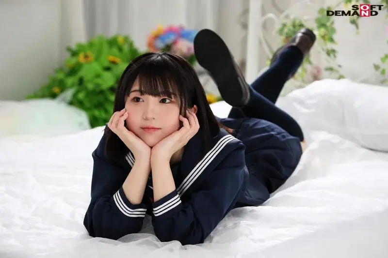 Our heroine makes her debut on stage at age 20 as an After School Idol with exciting C-cup measurements - Kasane Saito's AV DEBUT