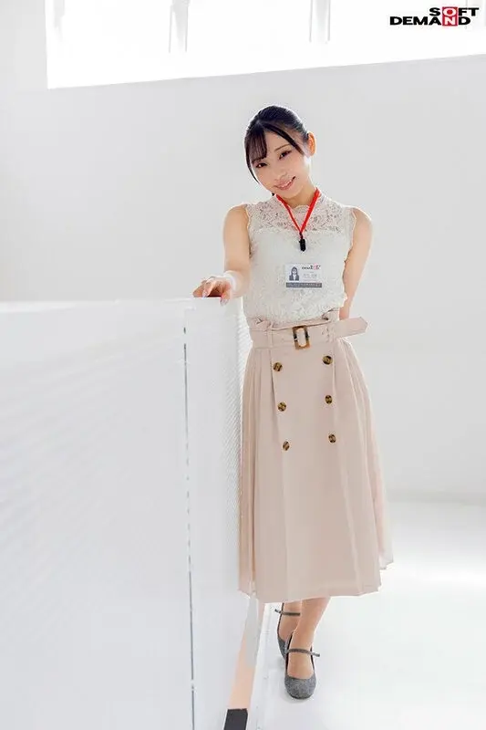 Former Hotel Concierge Reina Matsukawa, a Second-Year Graduate with a Petite and Slender Figure, Gets Extremely Excited with Her Sensitive Areas Twitching - 4 Intense Scenes[Origin]