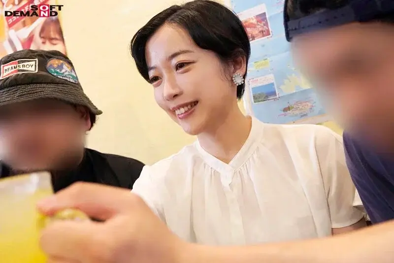 Yuki Kurata - A cool beauty who majored in arts in university and transferred from a production company. Now in her third year as an in-house designer after mid-career recruitment, this reserved designer is making her AV debut![Origin]