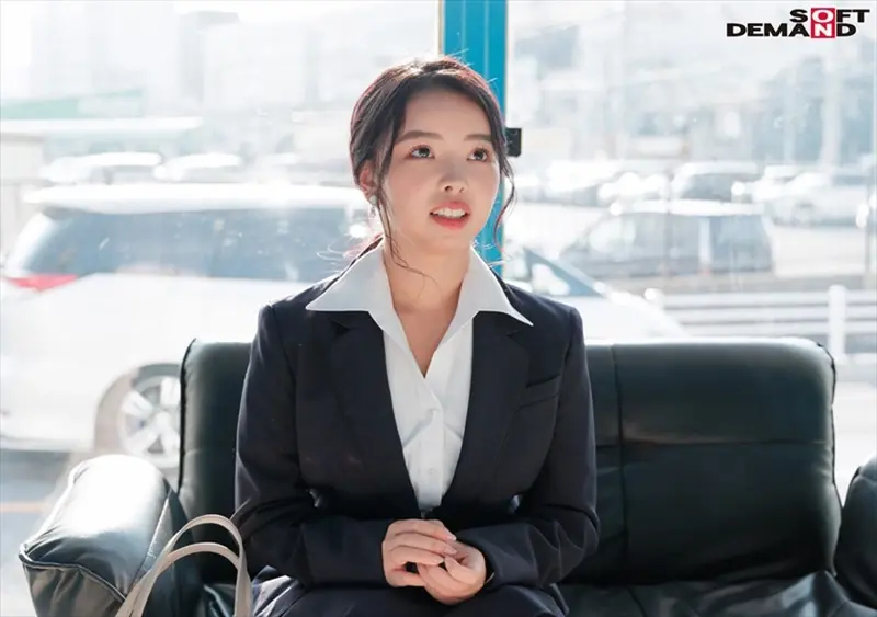 Elite office lady Saeko working at a prestigious company - Magic Mirror Car. Under the pretext of underwear manufacturer's monitor survey, we interviewed her while fondling her bare breasts. Her pure appearance belies an unexpectedly erotic series of comments! Getting her sensitive beautiful breasts massaged leads to multiple orgasms from intense pounding![Origin]