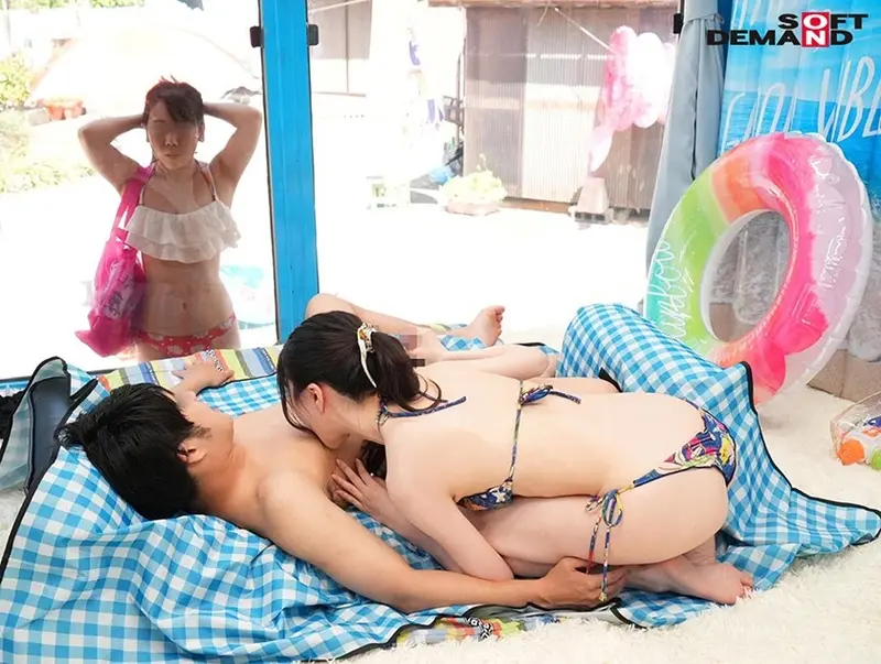 Magic Mirror Van [Couple NTR] Milking semen until dry orgasm!! Whispering dirty talk handjob to turn him into M. Aoi Mizuki's reverse pick-up with her seductive techniques - Special at summer beach[Origin]