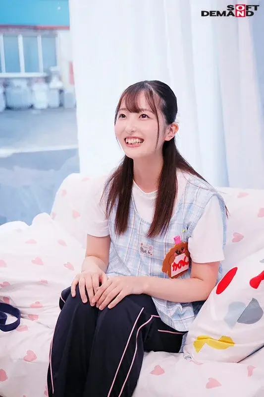 Magic Mirror Bus - Exclusive for Trainee Childcare Workers! What was supposed to be a blushing first-time experience with a virgin turned into... Actually, he's an experienced AV actor with incredible stamina! Non-stop intense pounding making her climax repeatedly, regardless of her incontinence and convulsions![Origin]