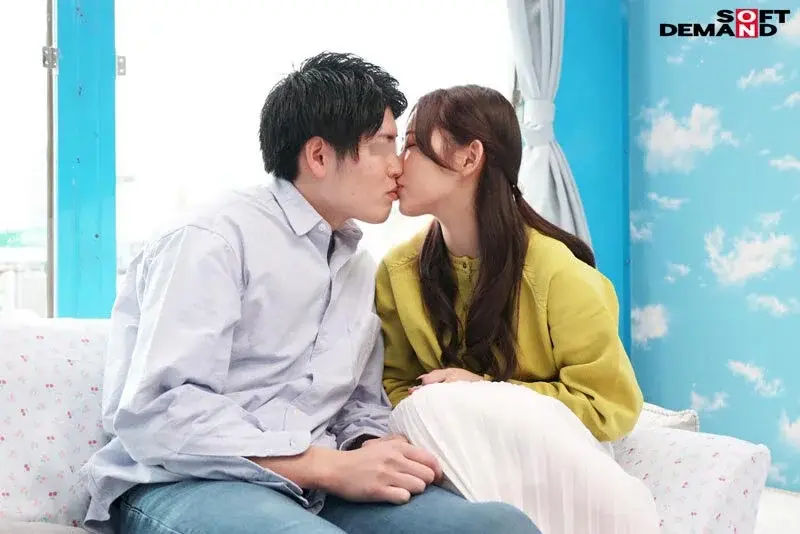 Would you help a virgin boy with his self-pleasure...? A kind, motherly college girl with large breasts approached him on the street and helped him lose his virginity while he blushed![Origin]