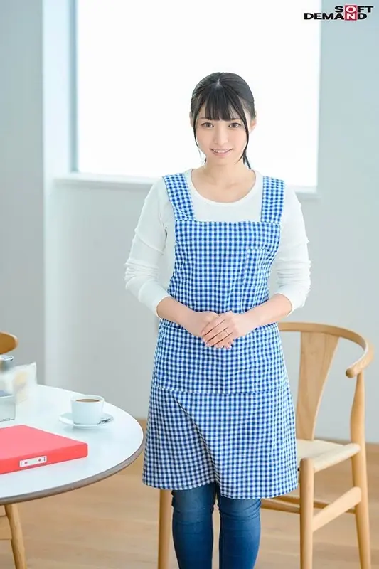 Beautiful caregiver Miyu Kurita, age 28, who enthusiastically takes care of the elderly every day - AV DEBUT