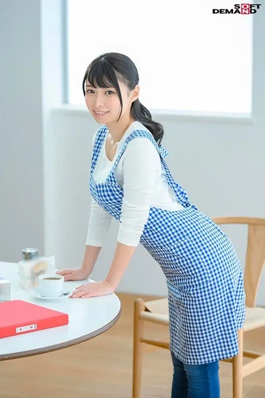 Beautiful caregiver Miyu Kurita, age 28, who enthusiastically takes care of the elderly every day - AV DEBUT