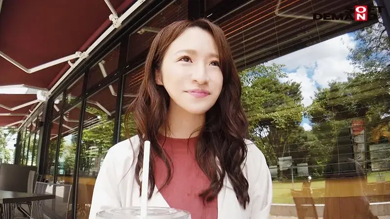 A simple and modest wife from Tohoku region, Ryo Otsuki, age 28, runs a small traditional Japanese restaurant with her husband. Now making her AV DEBUT[Origin]