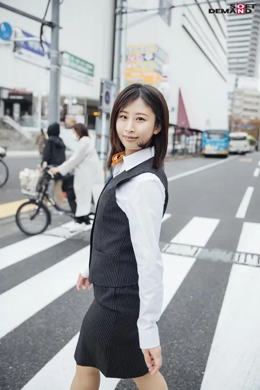 A 90-day abstinent amateur masochist who pretends to be serious but craves semen. Yuki Mishima (alias, 24) is a real estate agent in her third year working at ■■■ Shopping Street, Setagaya, Tokyo. She loves swallowing! After prolonged teasing, she eagerly swallows the special treat orally and vaginally with double creampie! In heat![Origin]