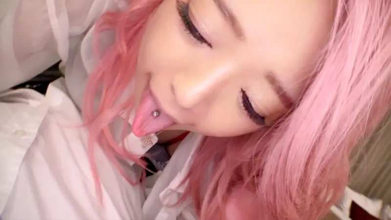 First Time Shoot - Pink-Haired Flashy Gal - Thighs Trembling from Persistent Caresses - An apparel store clerk with a sensitive body that gets wet instantly appears. Despite her outwardly strong-willed appearance, when she welcomes the hardened member with obedient service, her body convulses repeatedly... Applied for AV online → AV experience filming 1668[Origin]