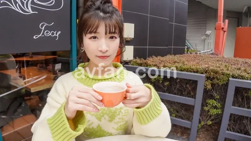 A fashionable northeastern beauty with Y2K style and bun hairstyle, her fair skin glowing. Even without being touched, love juices overflow from down there. When stirring with fingers, lewd wet sounds echo throughout the room. She was an incredibly erotic beauty. [First Time Amateur] Applied for AV Online → AV Experience Filming 2188