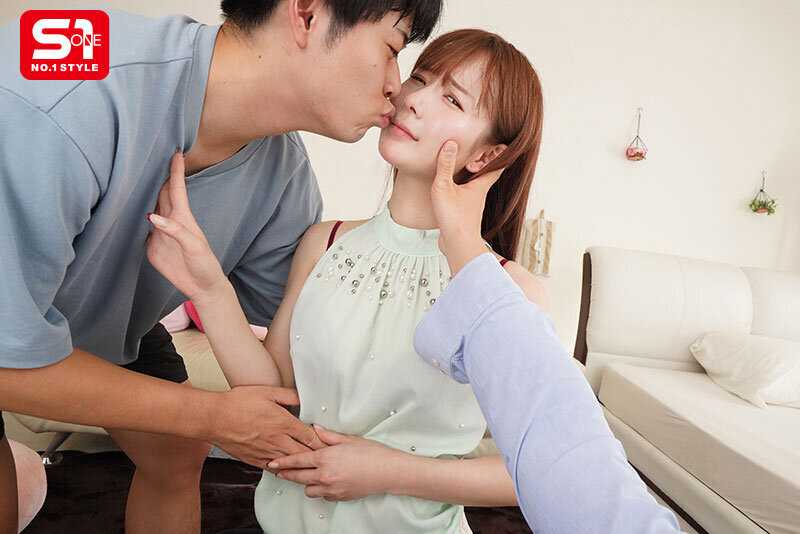 Persuading reluctant Miru (girlfriend) into a threesome in VR, she floats in the air and arches back in orgasm from another man's penis, making me jealous. Frustrating... makes me sick... I don't want to lose Miru! Covering inferiority complex with love in a desperate romantic sex[Origin]