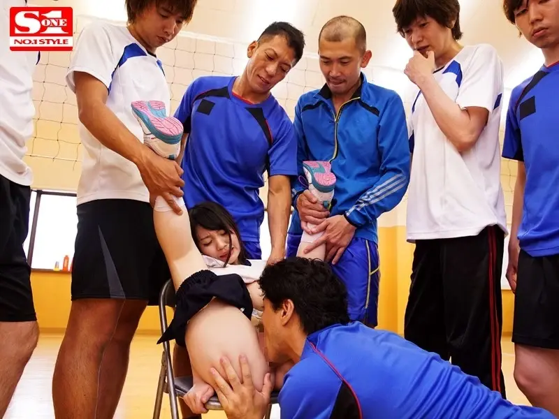 The petite yet busty manager Aika height 149cm serves as intimate caretaker for the tall volleyball team members[Origin]