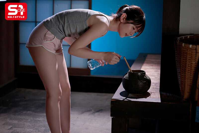 人気学生カップルインフルエンサーがSNSでバズりたくて迷い込んだ先は濃厚絶倫オヤジが住む淫欲まみれの変態村だった…。 白上咲花