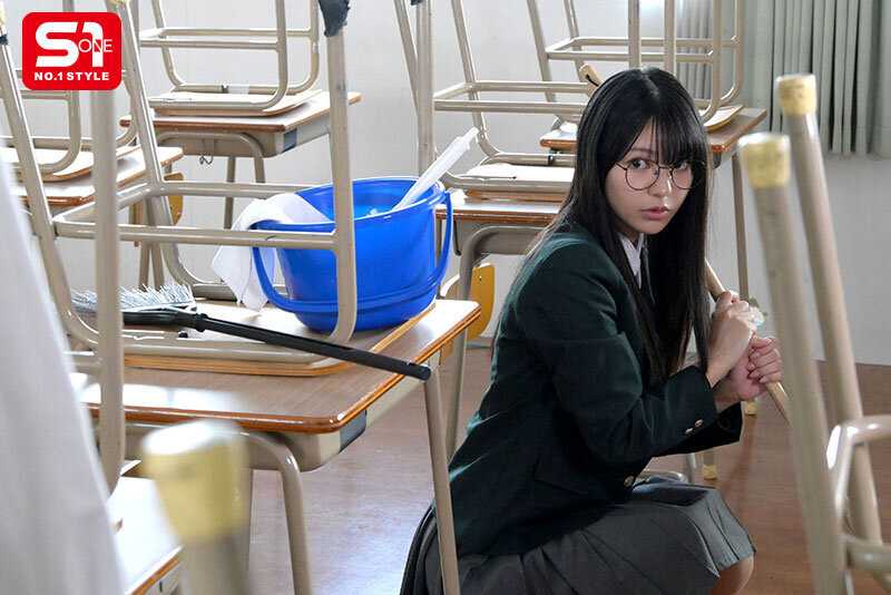 清楚系に見えてエロ妄想癖の文学女子と二人きりになったら…耳元でスッゴイ淫語囁かれながら強●勃起でヤラレちゃう。 浅野こころ