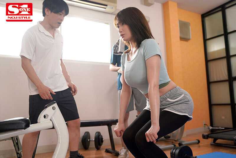 A devoted busty girlfriend unexpectedly falls into pleasure NTR - It seems my beloved fiancée is being pleasured by a handsome gym trainer with her breasts... Mei Washio