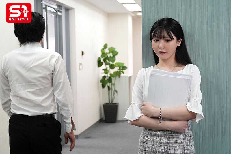 My cute and innocent subordinate who is two cycles younger than me is a devilish uncle killer who drives me a married woman crazy and moreover has an extremely high sex drive Kuroshima Rei