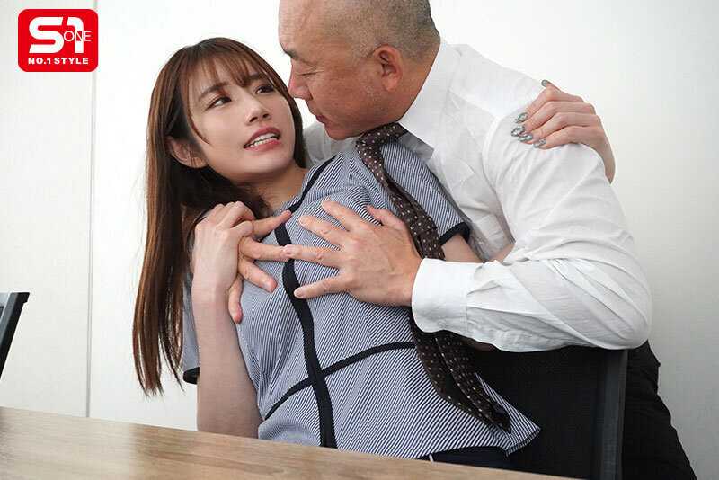 Being violated in front of my loved one, the thrill of possibly being discovered at work, the office NTR intercourse that made me fall - Ayaka Kawakita