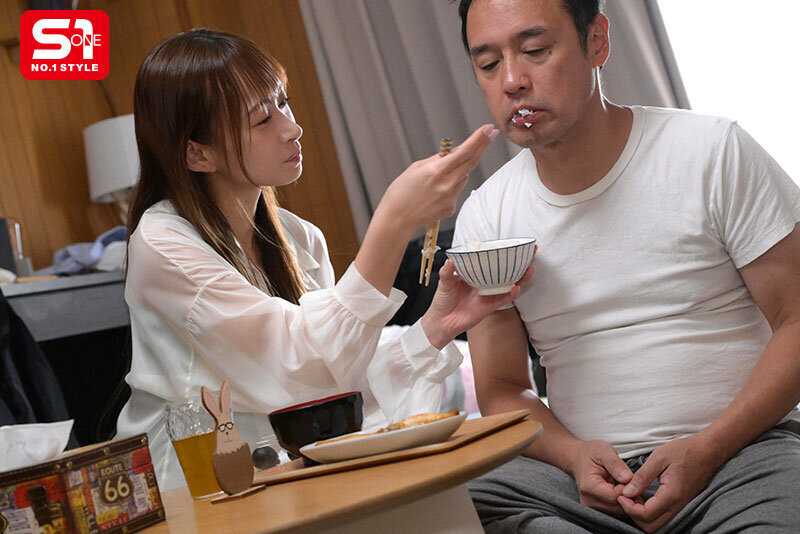 Only I (23) know the bitter and sweet taste of my brother's (45) semen. I devotedly support my hikikomori parasitic middle-aged brother by feeding him, undressing him, washing his body, and making his penis erect. Alice Hana