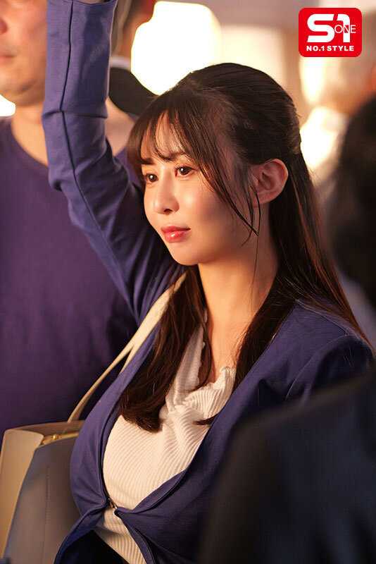 Public indecency level K-cup secretary couldn't hold back and got molested... became more addicted to my technique than her boyfriend. Kagura Momoka