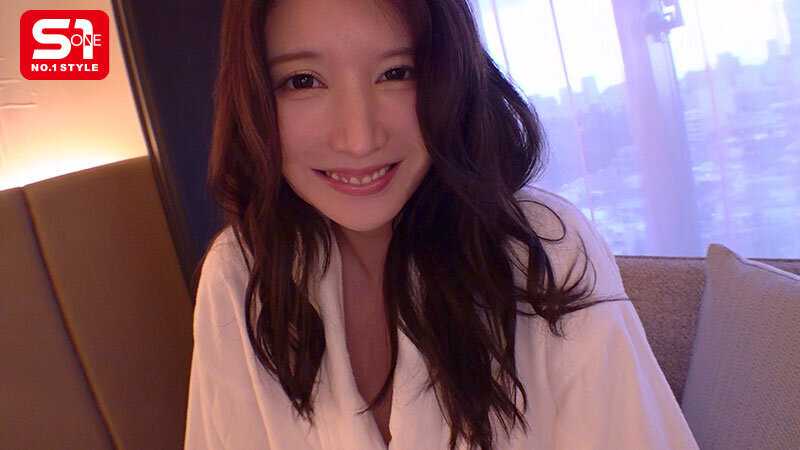 Actress Nagi Hikaru releases tension... A cheerful, friendly and sensual private mode Nagi Hikaru packed into an intimate one-on-one filming