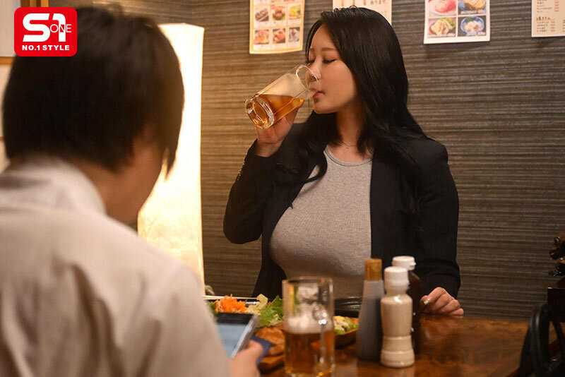 面倒見が良く優しいKカップの女上司とまさかの相部屋 AM0:00 酔った先輩は童貞の僕でも押せばヤレそうです みなみ羽琉