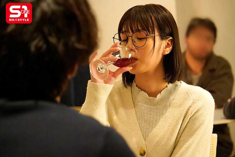 バイト先の地味なノーマーク女子と一緒に飲んだら… まさかのSEX大好きエロモンスターで精液透明になるまで何度もヌカれた。 兒玉七海