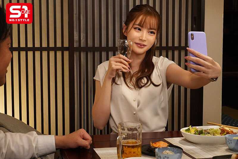 色白巨乳な後輩社員と突如相部屋肉食系なイマドキ女子に夜●いされ痴女られ沼らせられ心ごと寝取られてしまいました… 笹倉彩