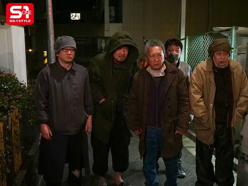 港区’プロ彼女’のなれの果ては…スラム街の公衆ぶっかけ顔射女 楓ふうあ