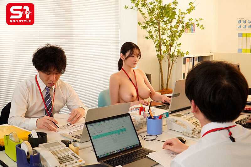 隠れ爆乳OLが今月のノルマ未達成のため本日より1週間全裸出社 私のカラダで皆様を全力ご奉仕・フォローさせていただきます。 鷲尾めい