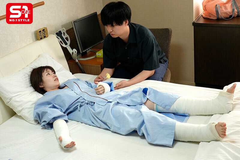 両手両足ケガした人妻が旦那の弟から下心丸出しで介護される話 奥田咲