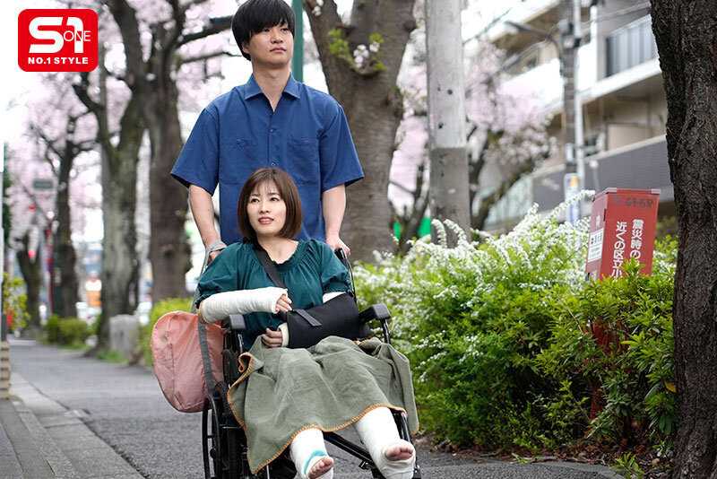 両手両足ケガした人妻が旦那の弟から下心丸出しで介護される話 奥田咲