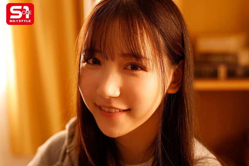 近い！近い！！近い！！！超至近距離で100％キスできる雰囲気を出してくる彼女のあざと妹 三田真鈴