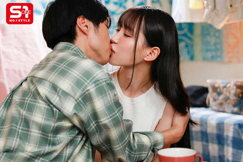 近い！近い！！近い！！！超至近距離で100％キスできる雰囲気を出してくる彼女のあざと妹 三田真鈴