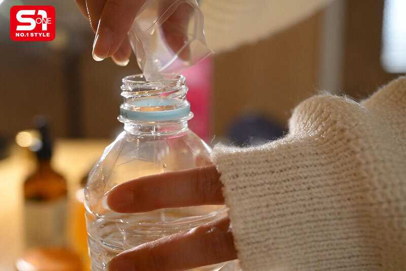 金松季歩、媚薬で飛ぶ 毎日こっそり媚薬漬けにした10日後のガンギマリビッチ