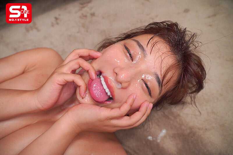 オッサンばっかりの職場の社員旅行に娘ほど歳の離れた隙だらけ新卒社員が唯一の女性で参加！ このあと風呂を覗かれ媚薬を盛られ全社員にチ●ポ挿れられちゃいます。 川越にこ