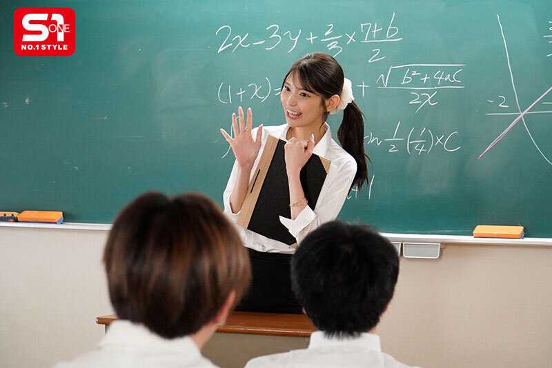 大学出たての女担任はノリが軽くてすぐヤレそうで教え子達からメッタメタに犯●れる。 倉木華