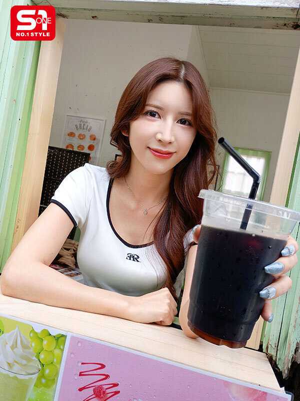 SNSでバズった美人すぎるドライブスルー店員さんが裏でめっっちゃ犯●れてた。 七ツ森りり